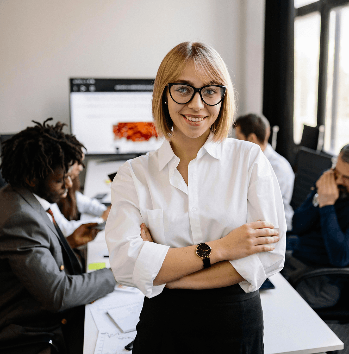 Profissional de tradução e interpretação em ambiente de negócios, oferecendo soluções linguísticas personalizadas para reuniões e eventos.